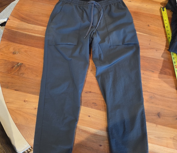 lululemon athletica Men's Dark Gray Joggers. BOWLINE PANT IN SEERSUCKER